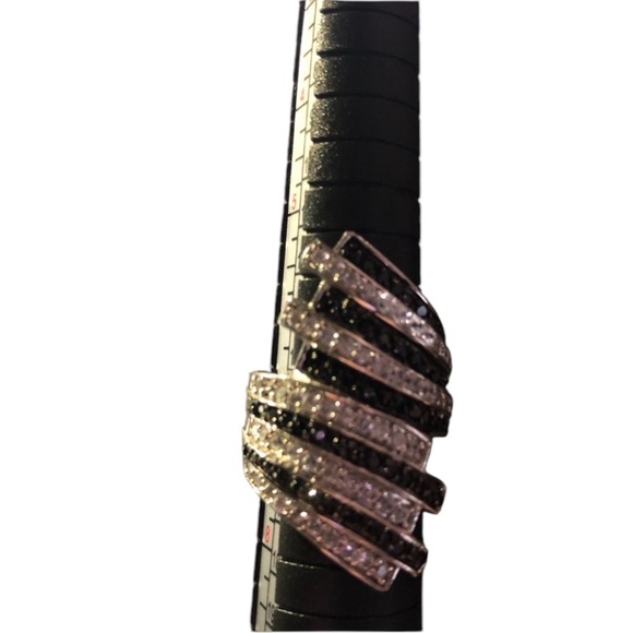 925 Sterling Silver Black and White CZ Stones Cocktail Ring Size 7 - Picture 4 of 8